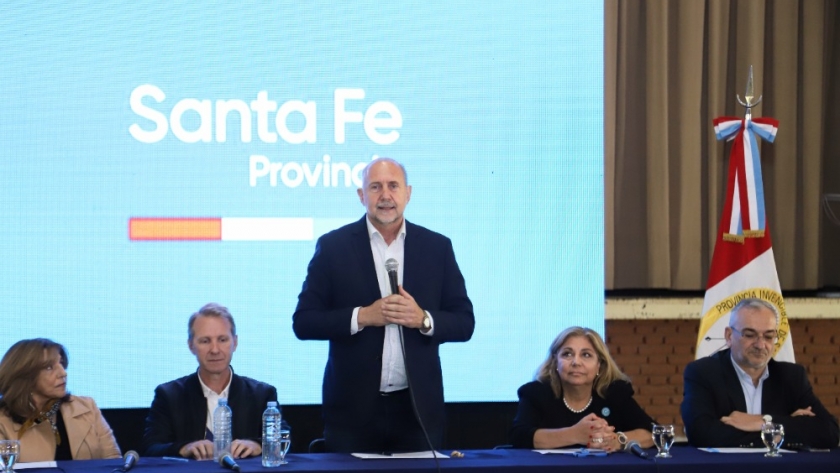 El Gobernador presidió la apertura de sobres para ampliar el Hospital Amilcar Gorosito y la posta SIES 107 de Sunchales