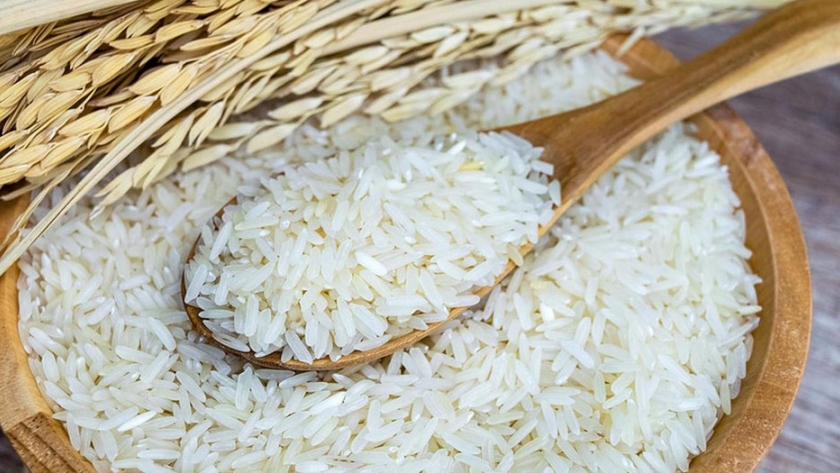 El precio local del arroz blanco tailandés aumenta los participantes del mercado de rompecabezas