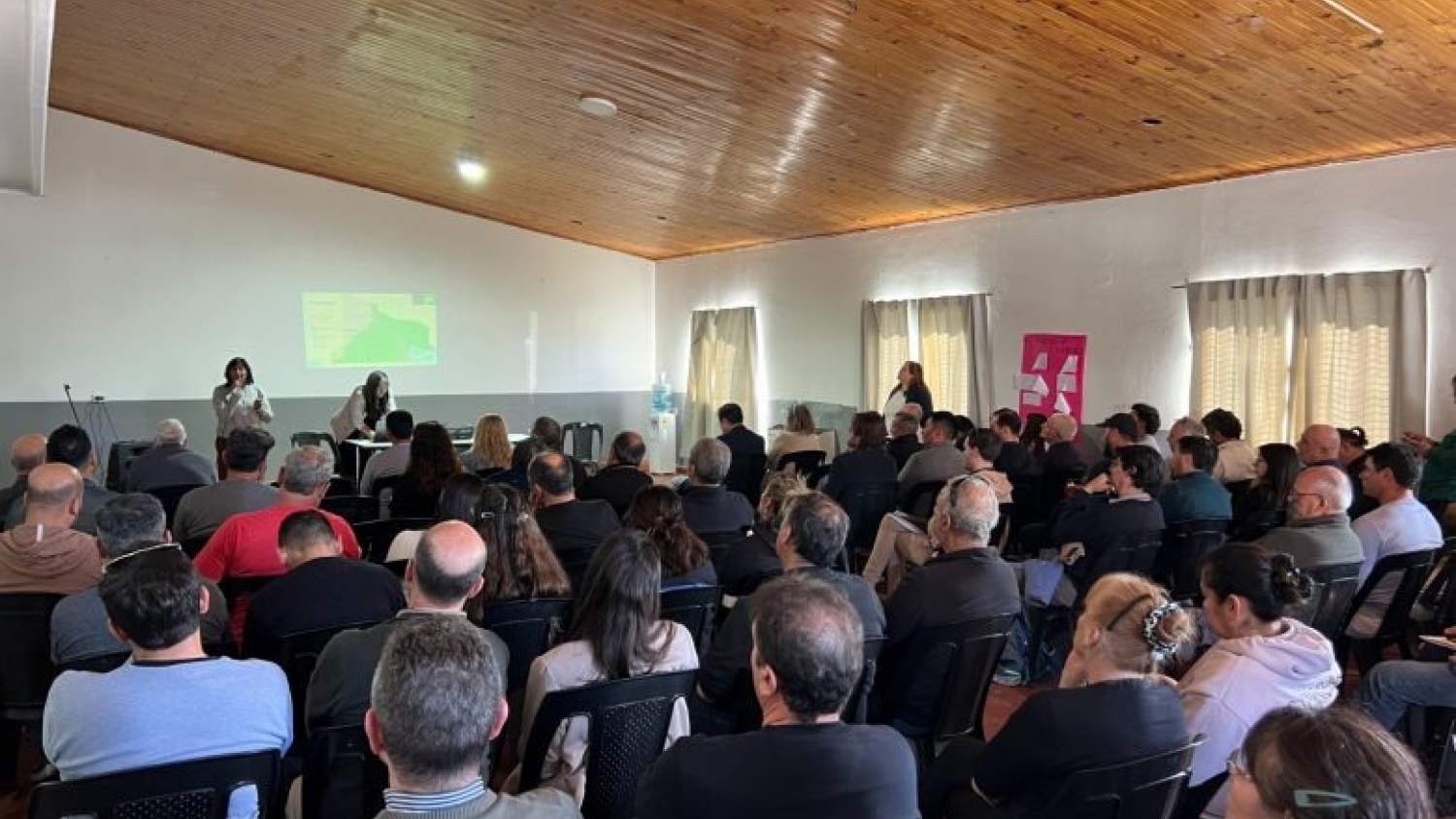 GNL en Río Negro: presentan la base operativa que abastecerá a las unidades flotantes en San Antonio Este