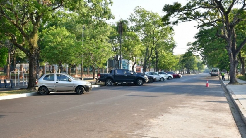 La modificación del estacionamiento en una zona de la costanera se extiende a los fines de semana