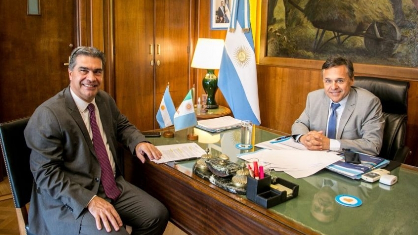 Capitanich gestionó la incorporación de 100 nuevos colectivos al sistema integrado de transporte del gran resistencia