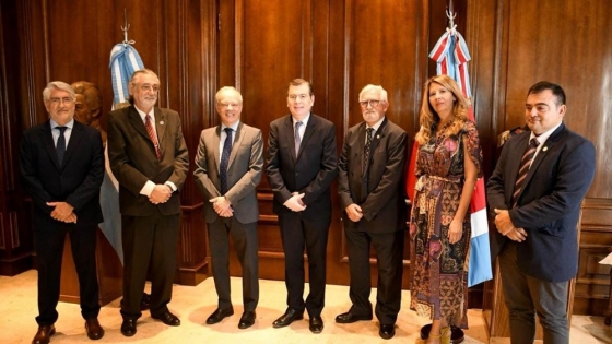 El gobernador Gerardo Zamora recibió al comité organizador de las Jornadas Internacionales en Derecho Administrativo