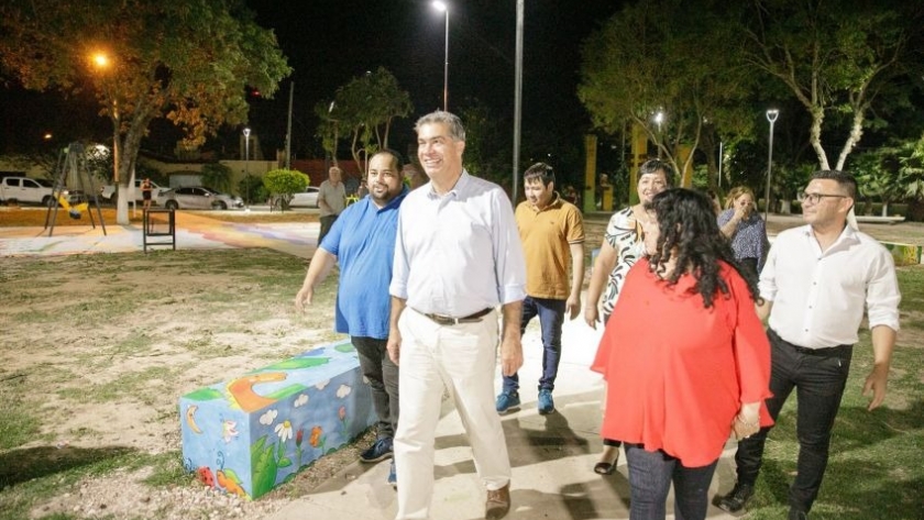 Capitanich inauguró una plazoleta, infraestructura escolar y un salón de usos múltiples en La Tigra