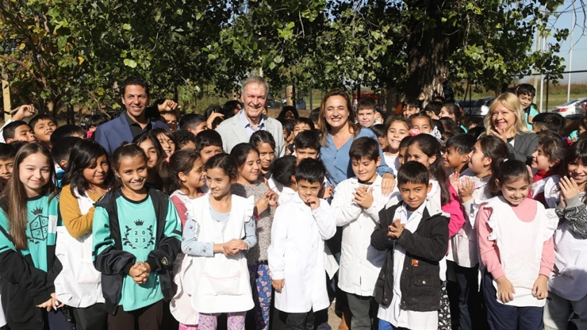 Estación Juárez Celman: se habilitó un polideportivo y el servicio de gas en una escuela