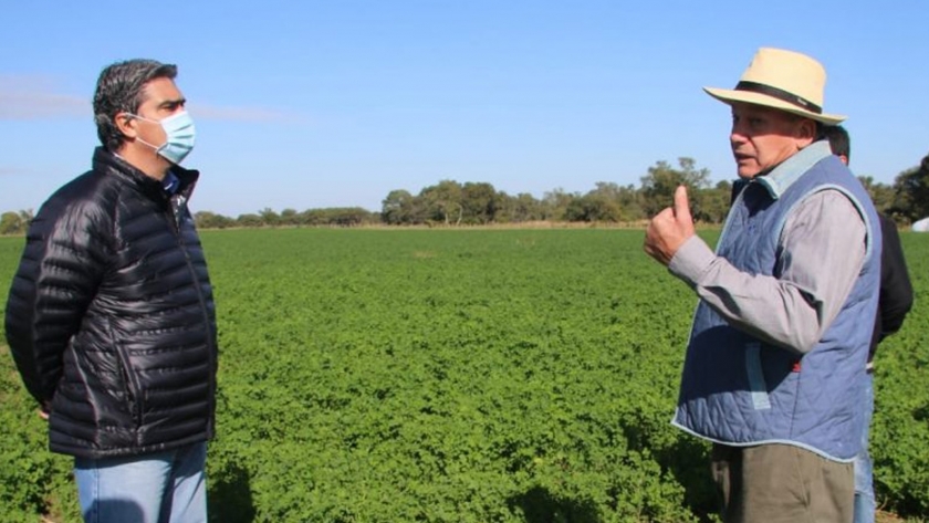 Capitanich visitó una estancia en Machagai y destacó la importancia de la producción de alimentos locales