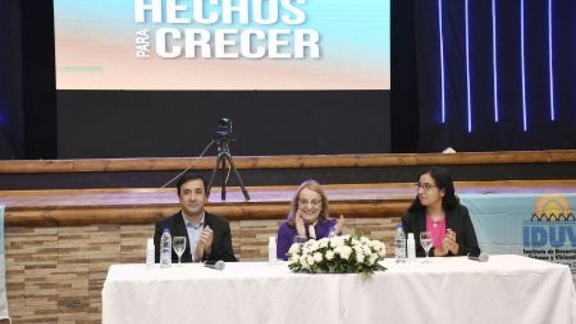 Alicia entregó las llaves de viviendas a 50 familias de Río Gallegos