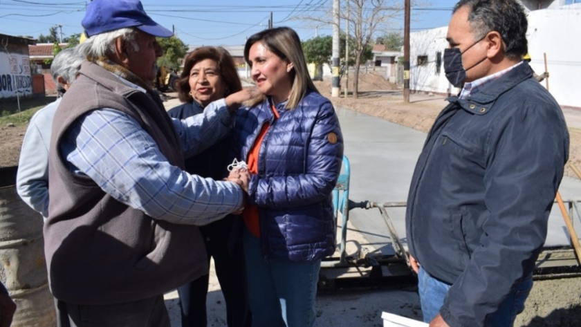Avanza la pavimentación de calles en el barrio 8 de Abril