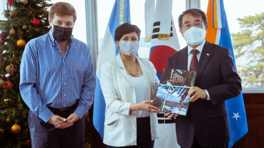 El Gobernador Melella recibió al Embajador de la República de Corea en Argentina S.E. Jan Myung-Soo