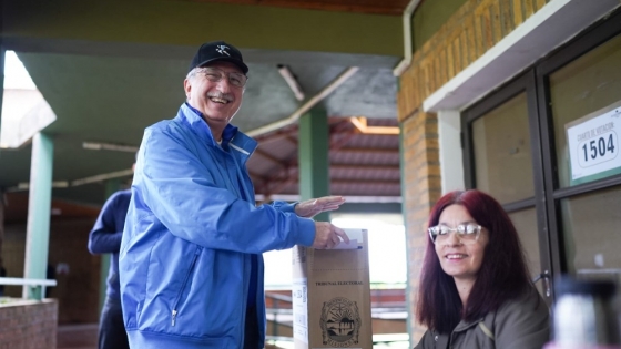 Hugo Passalacqua votó en Oberá y convocó a honrar la democracia con compromiso cívico