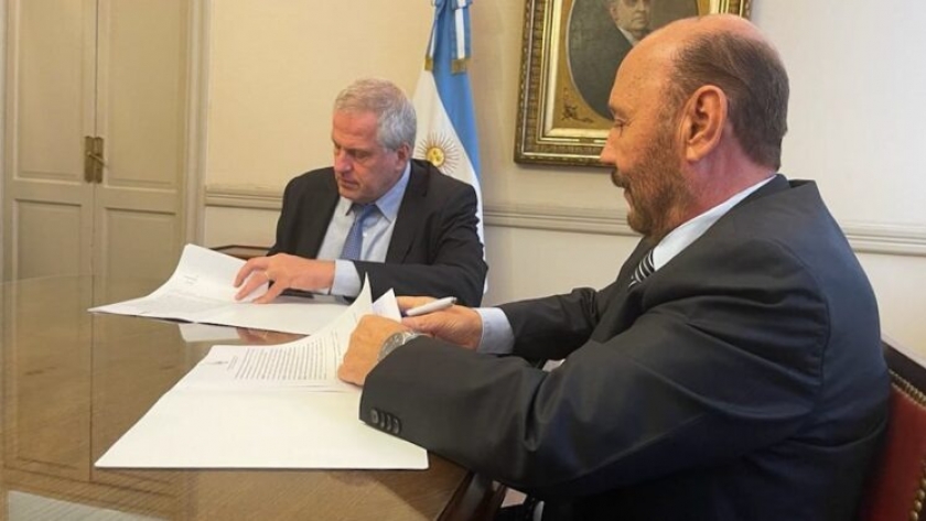 Insfrán firmó el financiamiento para la tercera etapa del Instituto Politécnico