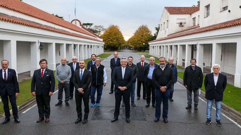 Las principales entidades empresarias y la CGT dieron su aval a la estrategia del Gobierno para reestructurar la deuda