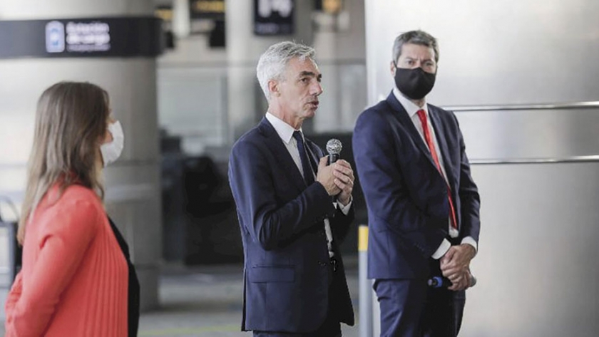 Meoni en la reanudación de los vuelos regulares de pasajeros y micros y trenes de larga distancia: "Está todo dispuesto para que podamos retomar la conectividad"
