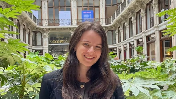 Emprendedora argentina de 23 años irrumpe en el mercado inmobiliario con un “empleado del mes” que nunca descansa gracias a la IA