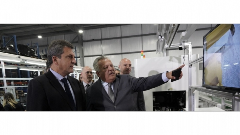 Massa y Sujarchuk inauguraron en Escobar la primera fábrica inteligente de América Latina