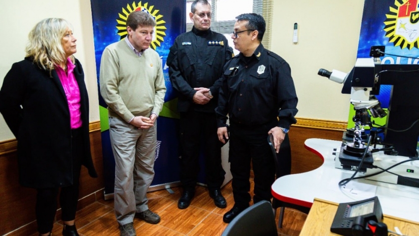 Gobierno adquirió un macroscopio de comparación balística para la Policía provincial
