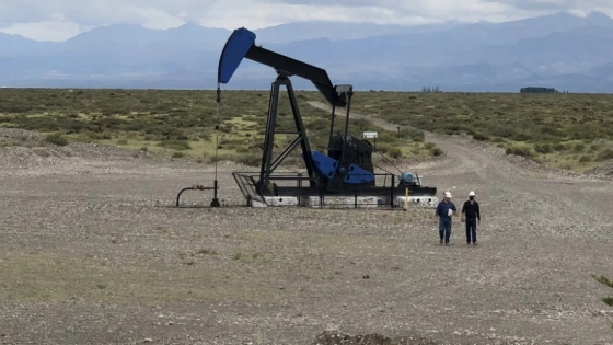 El Gobierno de Mendoza prorroga tres concesiones petroleras clave en Malargüe y potencia la inversión en yacimientos históricos