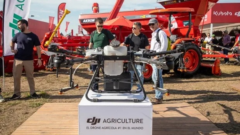 Ya hay ocho drones DJI trabajando en el campo argentino: qué autonomía tiene y las primeras experiencias de aplicación