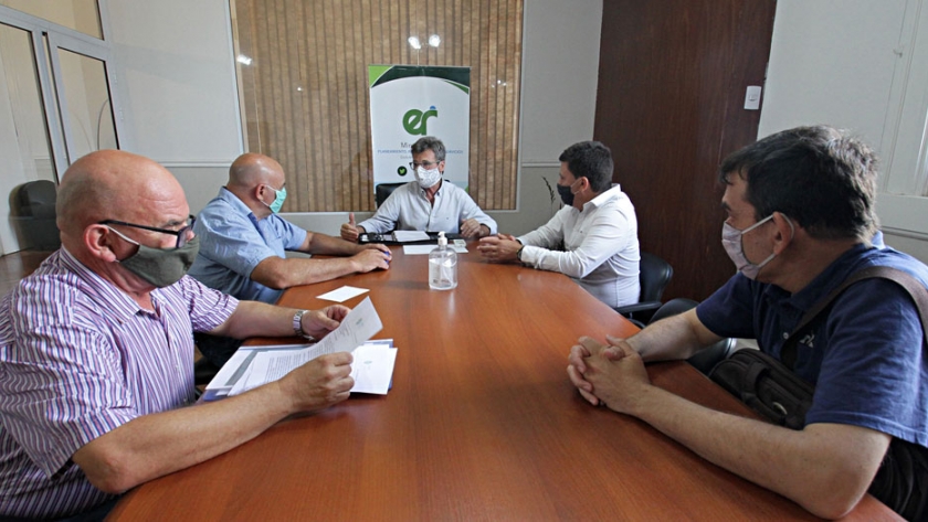 Analizan proyectos y avances de obras para la localidad de Maciá