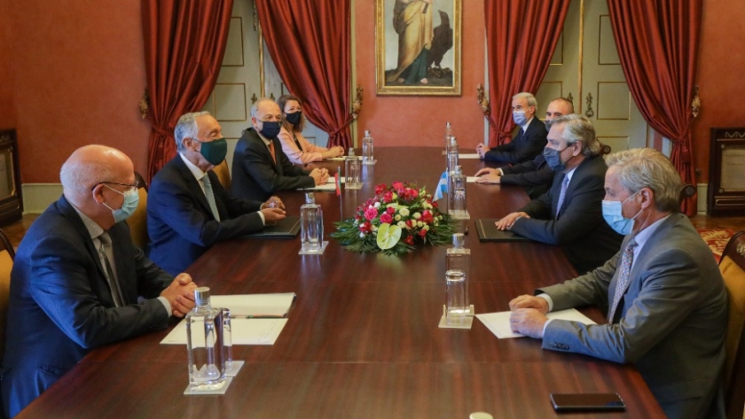 El Presidente fue recibido por su par de Portugal en el inicio de su gira por Europa