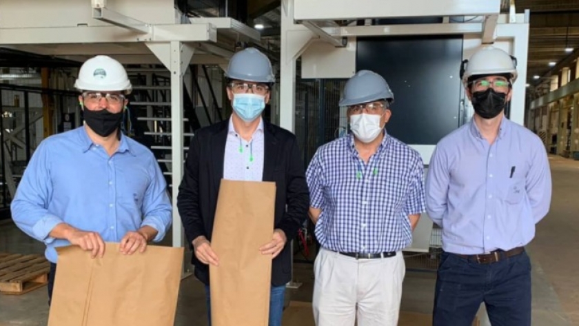 Visita a la fábrica de bolsas del Grupo Arcor: desarrollo industrial que agrega valor y genera empleo