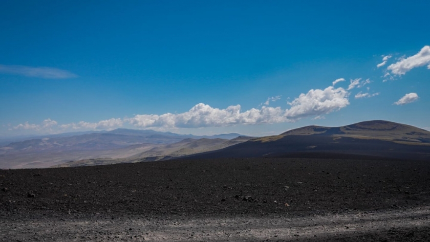 La Payunia: el santuario volcánico de Mendoza con paisajes rojizos y miles de guanacos