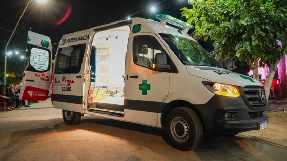 <El gobierno entregó las llaves de una ambulancia 0 Km para el hospital distrital de Campanas