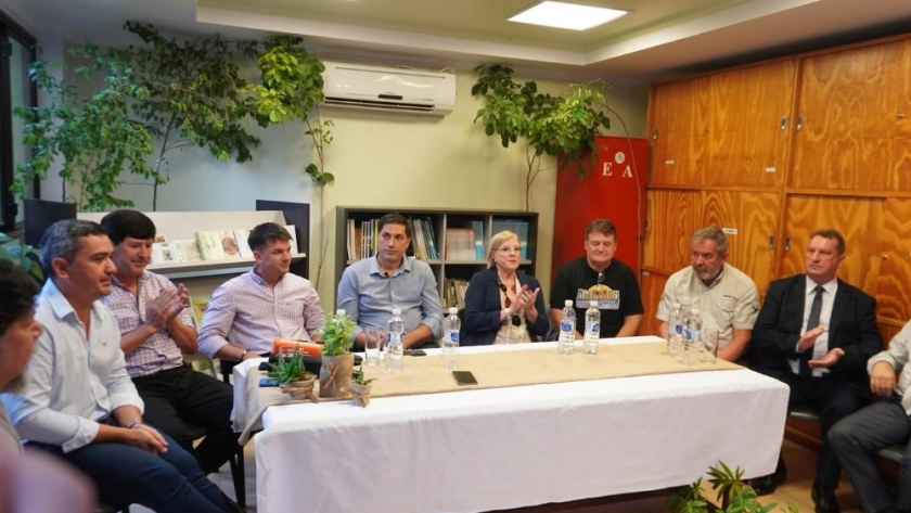 Ecología: lanzaron la 6ª edición de la limpieza binacional del Río Uruguay para combatir el cambio climático