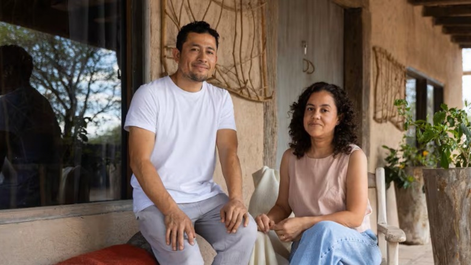 Muebles del monte al mundo: el artesano de Santiago del Estero que exporta piezas únicas desde un paraje rural