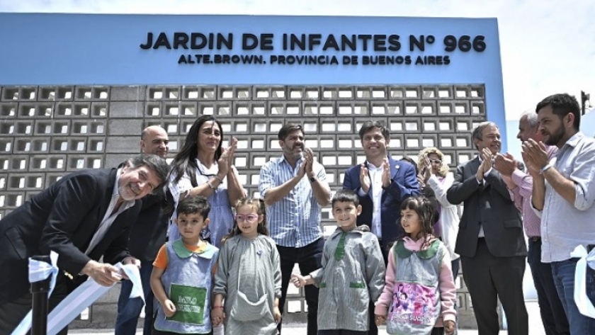 Kicillof inauguró el Jardín de Infantes N°966 en Almirante Brown