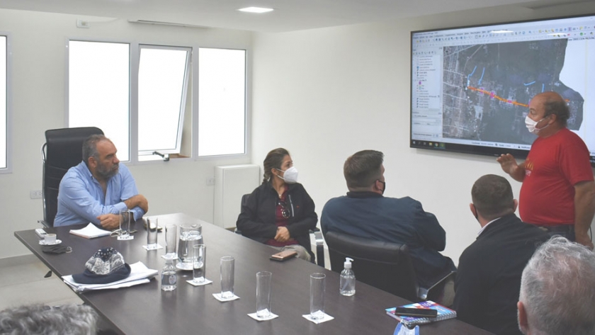 Polich evaluó el inicio de obras con áreas provinciales, municipales, Aguas de Ctes y empresa ejecutora