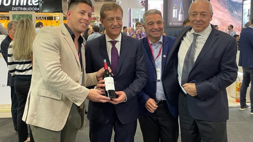 Acompañado por 37 bodegas mendocinas, Suarez participó en la apertura del stand de Argentina en la ProWine