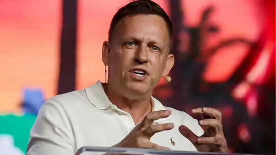 Revolución en alta mar: el proyecto de Peter Thiel para crear centros de datos flotantes impulsados por olas