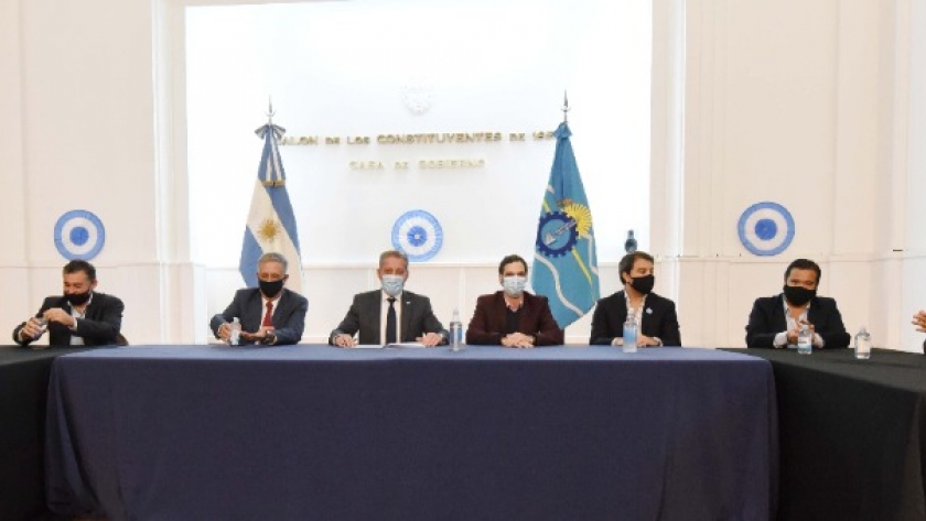 Arcioni se reunió con Miguel Arnaudo y miembros del  directorio del banco del Chubut