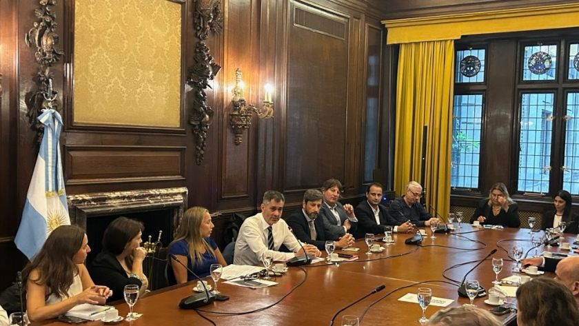 Reunión en la Cancillería argentina con asociaciones empresarias de La Matanza, Tres de Febrero, Tigre y La Plata sobre promoción de exportaciones e inversiones