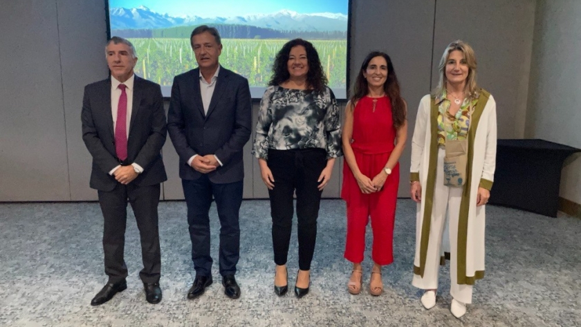 En Río de Janeiro, Suarez presentó “Mendoza, Capital Mundial del Vino’’, ante unos 200 operadores turísticos