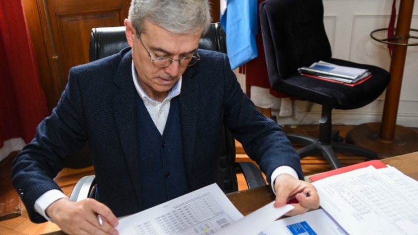 Santa Fe de pie: La Provincia lanzó un programa de asistencia al sector productivo que incluye medidas tributarias y tarifarias