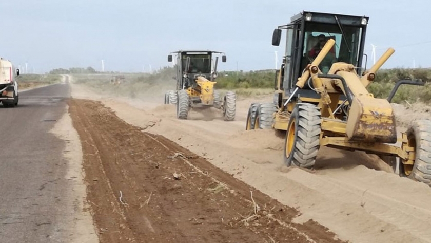 Se realizan mejoras en la ruta provincial 4, entre Pomona y el Parque Eólico