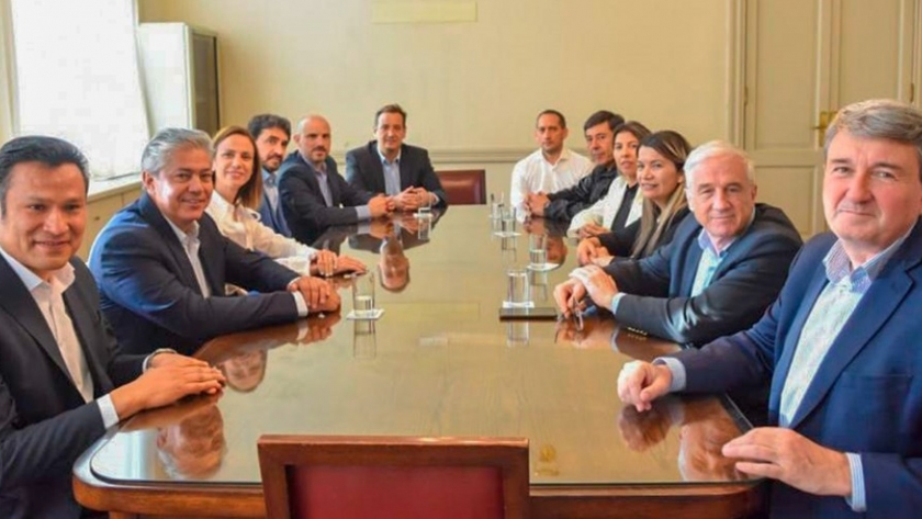 Firman convenios para edificios de siete escuelas técnicas por 30 mil millones de pesos