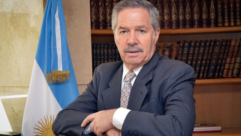 Transparencia y equidad en la regularización de diplomáticos y adscriptos