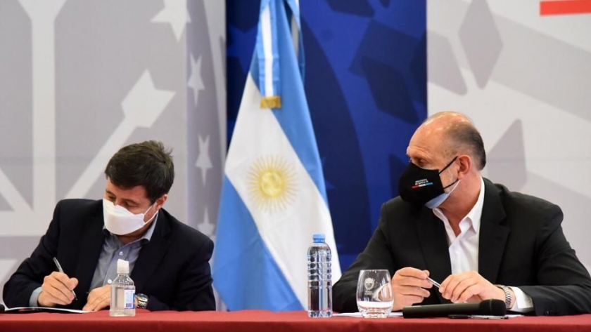 Arroyo y Perotti firmaron un convenio de asistencia alimentaria y sanitaria para seis ciudades santafesinas