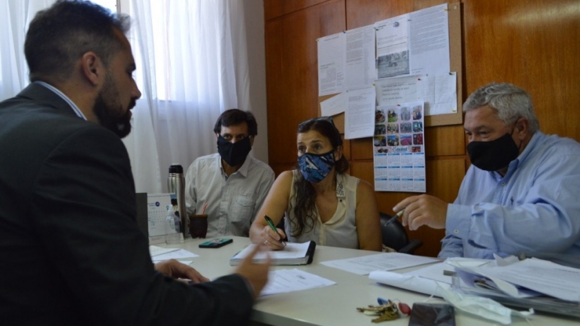 El Gobierno provincial acompaña a Cooperativa Vitivinícola de Gaiman con maquinaria y asistencia técnica