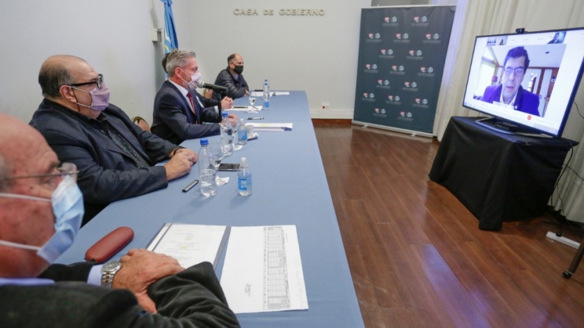 Arcioni presentó líneas de créditos para productores y prestadores turísticos afectados por los incendios en la comarca andina