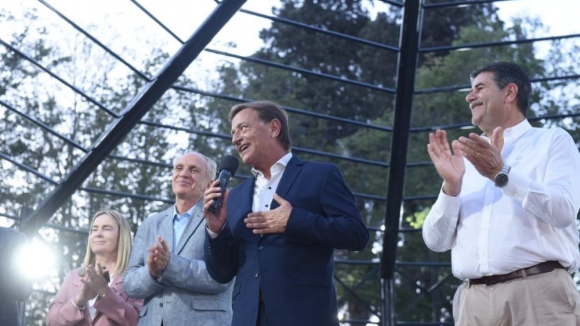 En uno de sus últimos actos como Gobernador, Suarez inauguró una plaza en Palmira