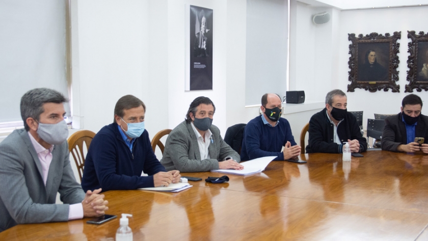 El Gobernador junto a los intendentes acordaron solicitar a la Nación la habilitación del turismo interno