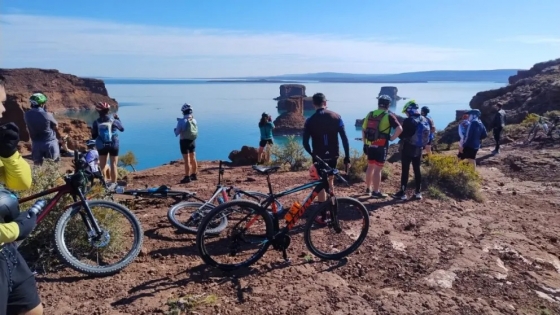 Aventura al aire libre: descubrí las maravillas de Villa El Chocón en dos ruedas