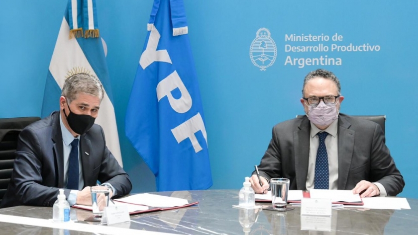 El ministerio de Desarrollo Productivo e YPF firmaron un acuerdo para fortalecer la cadena de valor hidrocarburífera