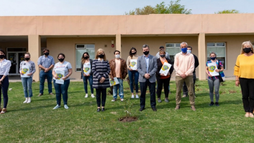 Entrega de créditos en Miguel Cané y Quemú Quemú