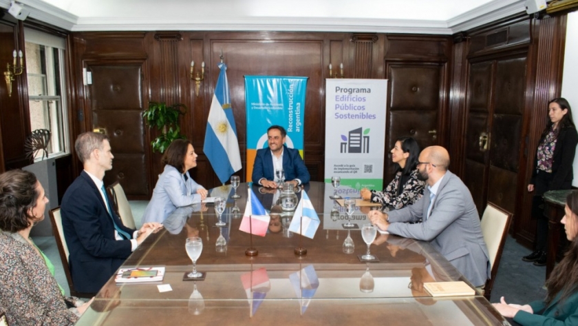 Cabandié selló un convenio con la Agencia Francesa de Desarrollo