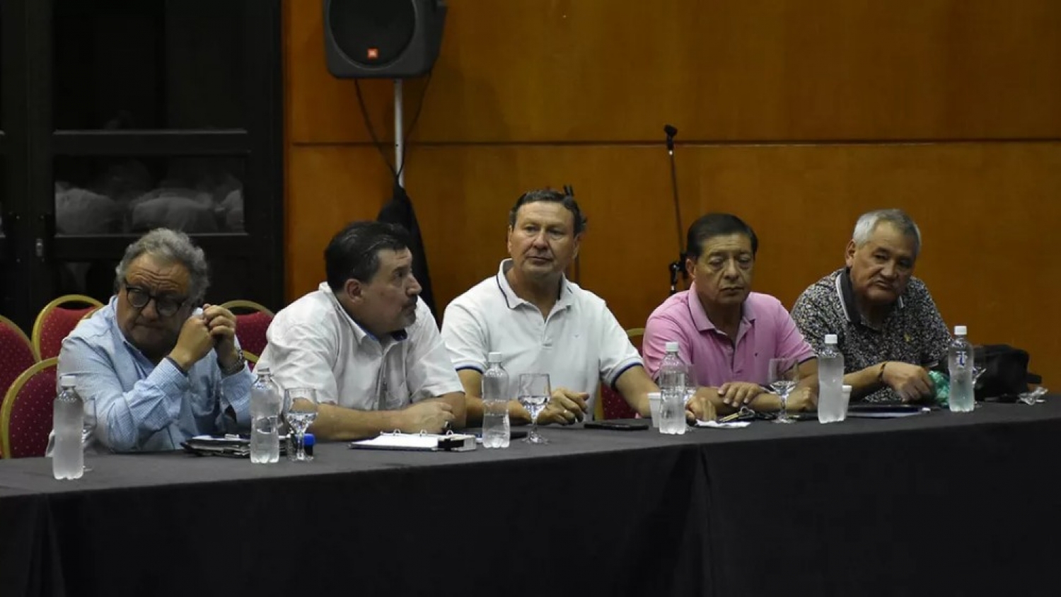 El Gobierno de Salta propuso mantener pagos quincenales y otorgar un bono de $180.000 en la nueva mesa salarial