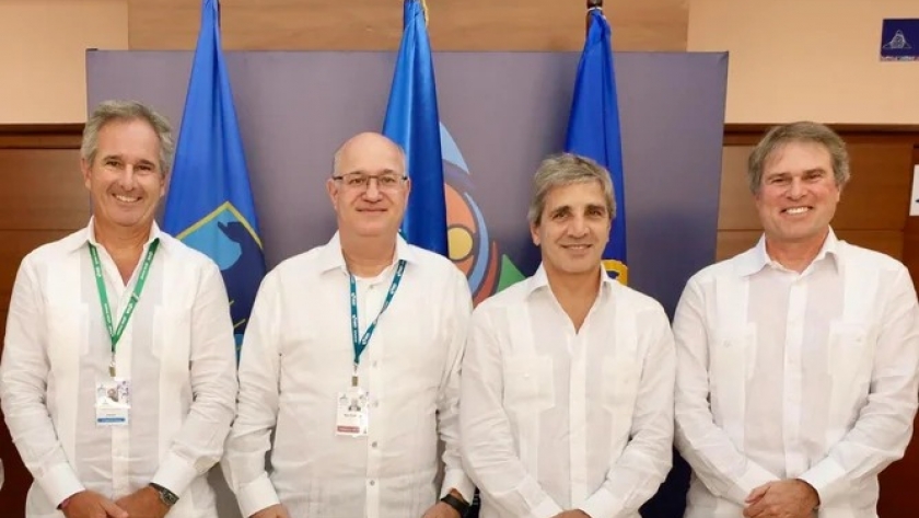Luis Caputo se reunió en Punta Cana con el Presidente del BID, Ilan Goldfajn